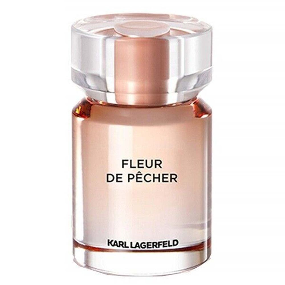 Fleur de Pêcher Eau de Parfum von Karl Lagerfeld. Flakon mit transparentem Verschluss und rosafarbenem Inhalt. Text: Fleur de Pêcher, Karl Lagerfeld.