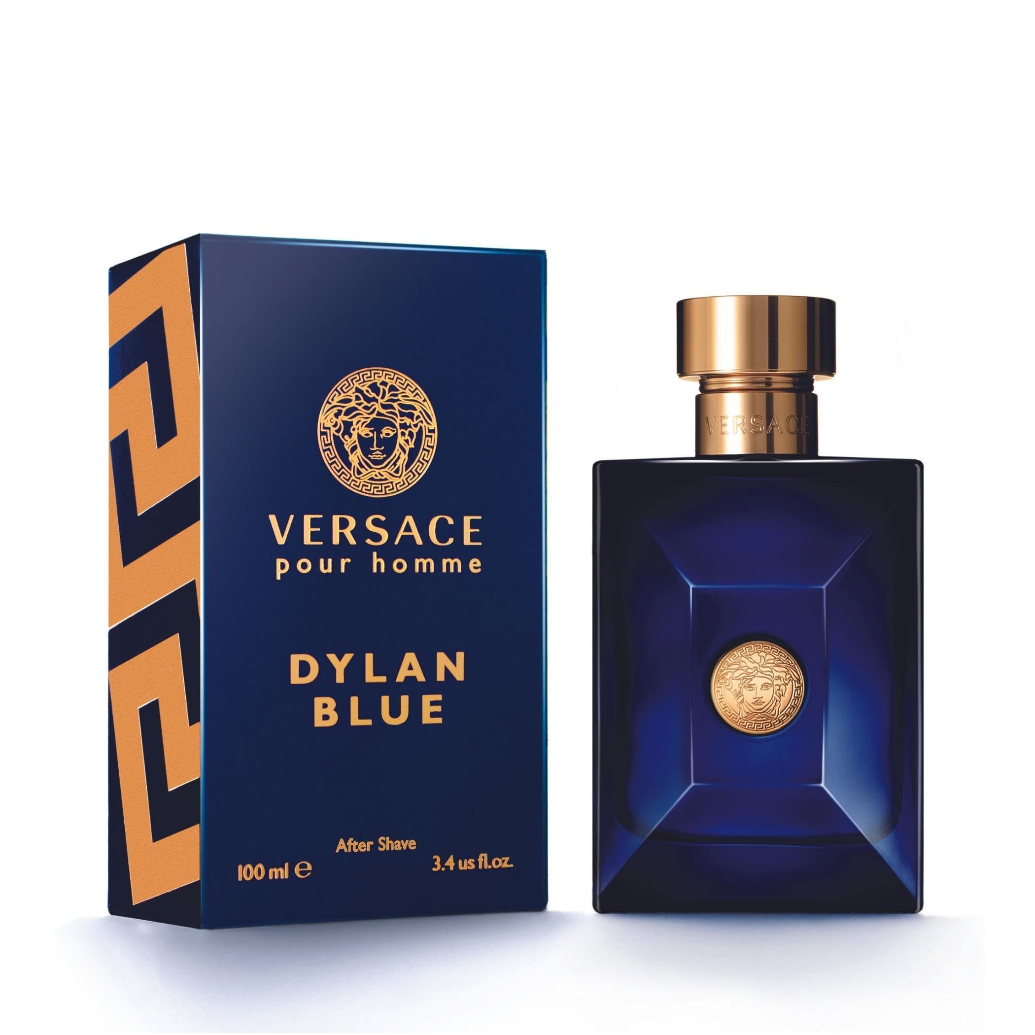 Blaues Aftershave-Flakon und Schachtel. Goldfarbene Kappe und Medusa-Logo. Text: VERSACE POUR HOMME DYLAN BLUE After Shave.