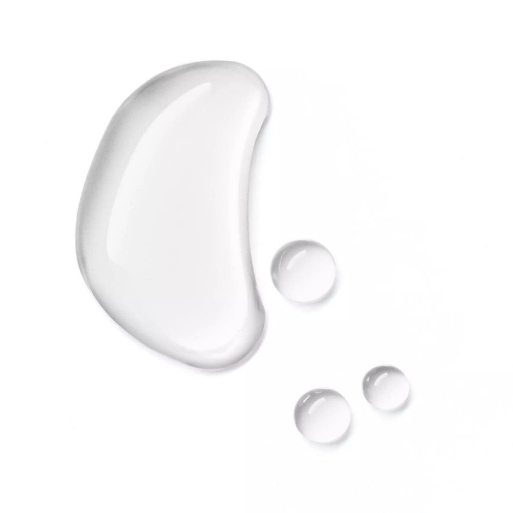 Klare Flüssigkeitstropfen auf weißem Hintergrund. Drei kleine Tropfen und ein größerer, länglicher Tropfen.