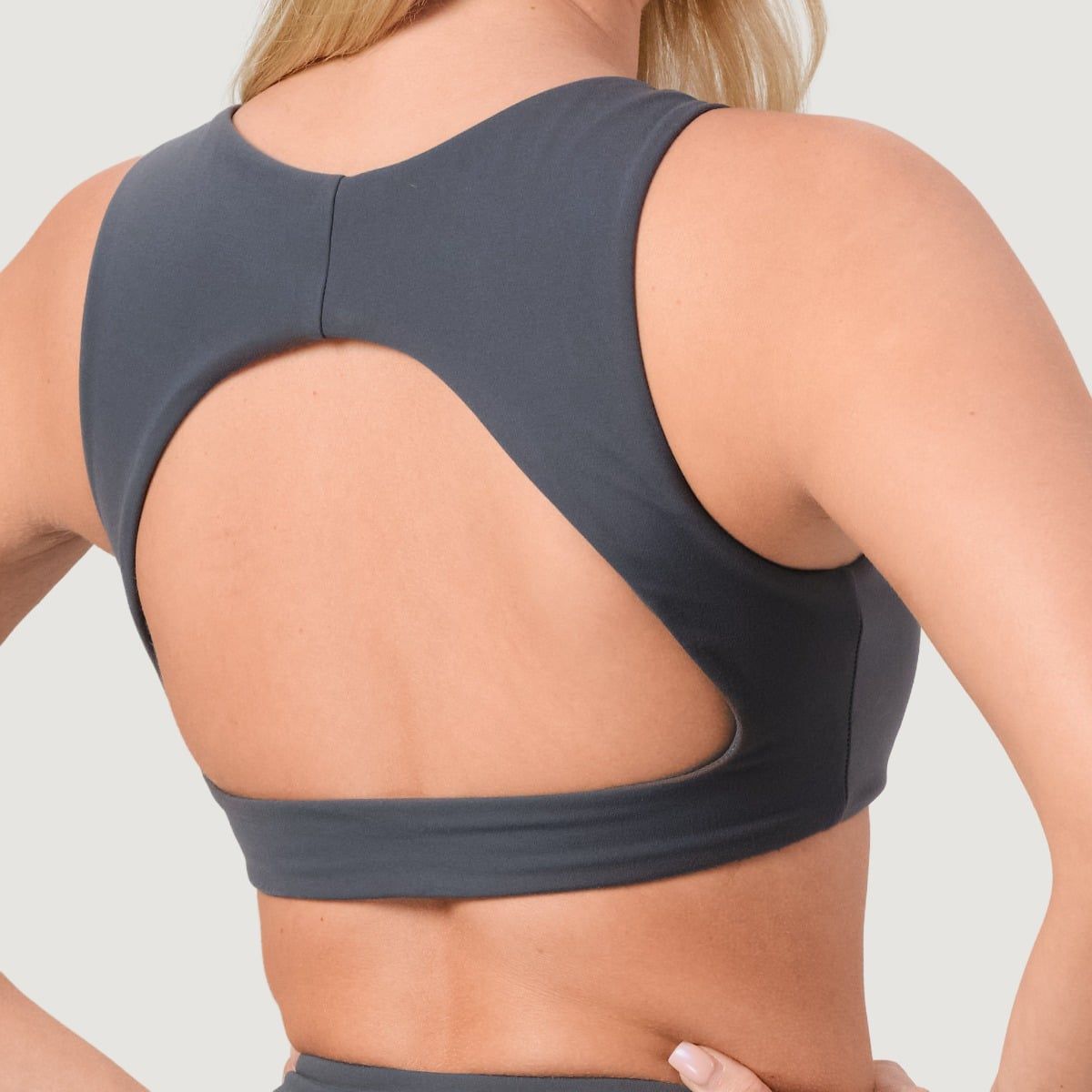 GymBeam Sport-BH Damen mit breiten Trägern und Open-Back-Design Iron