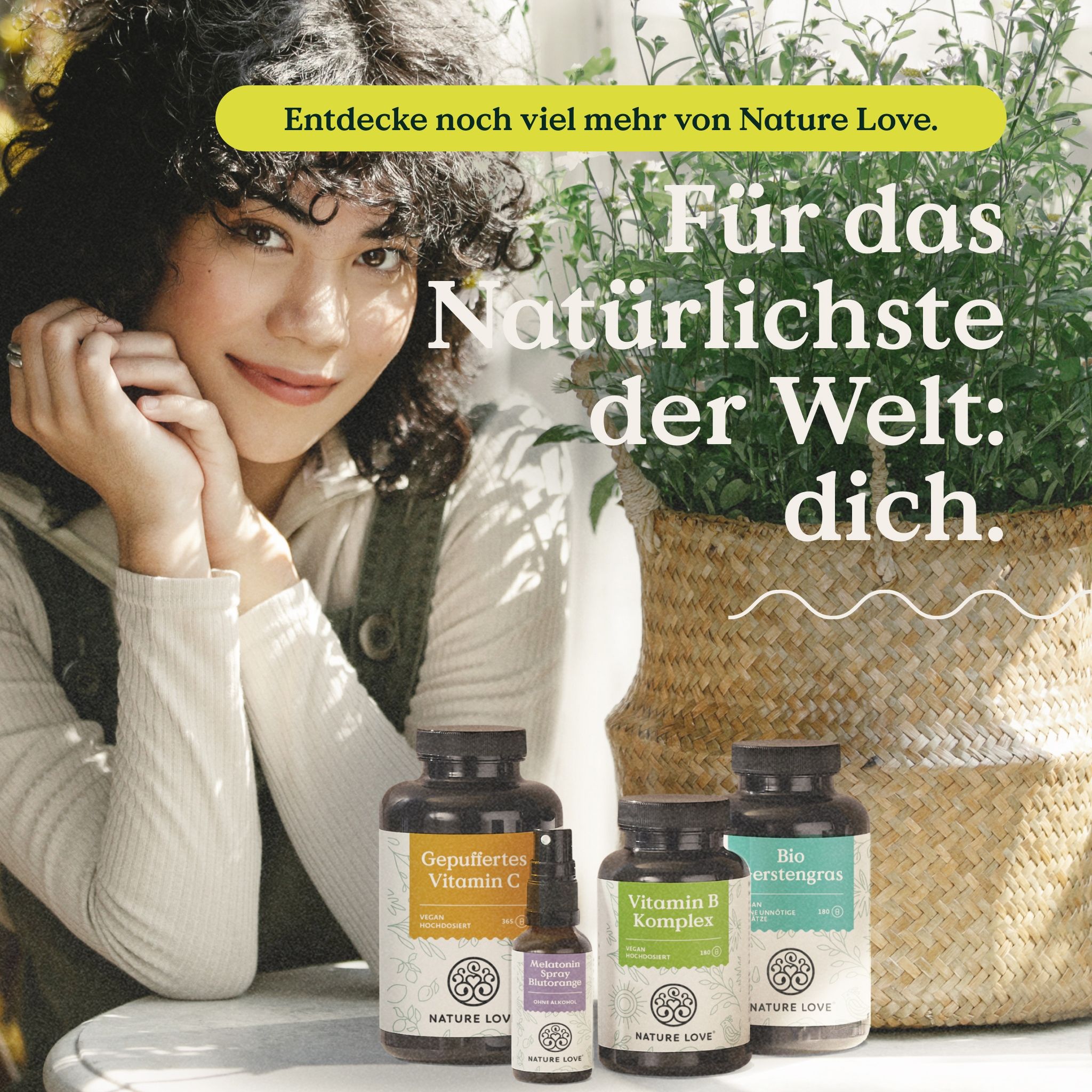 Frau mit Produkten. Produkte: Vitamin C, Vitamin B Komplex, Bio-Energiestoff. Logo: NATURE LOVE®.