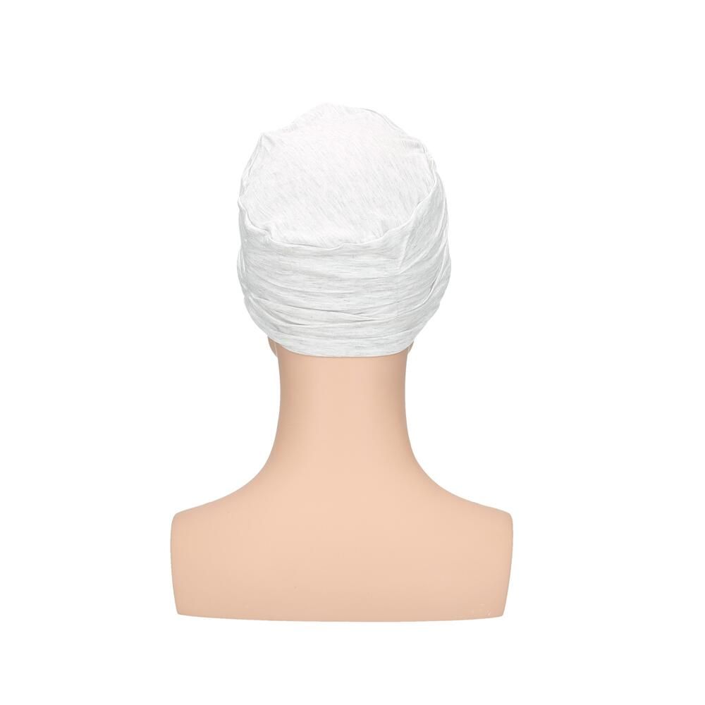 Weißer Turban auf Büste. Rückansicht. Geripptes Material.