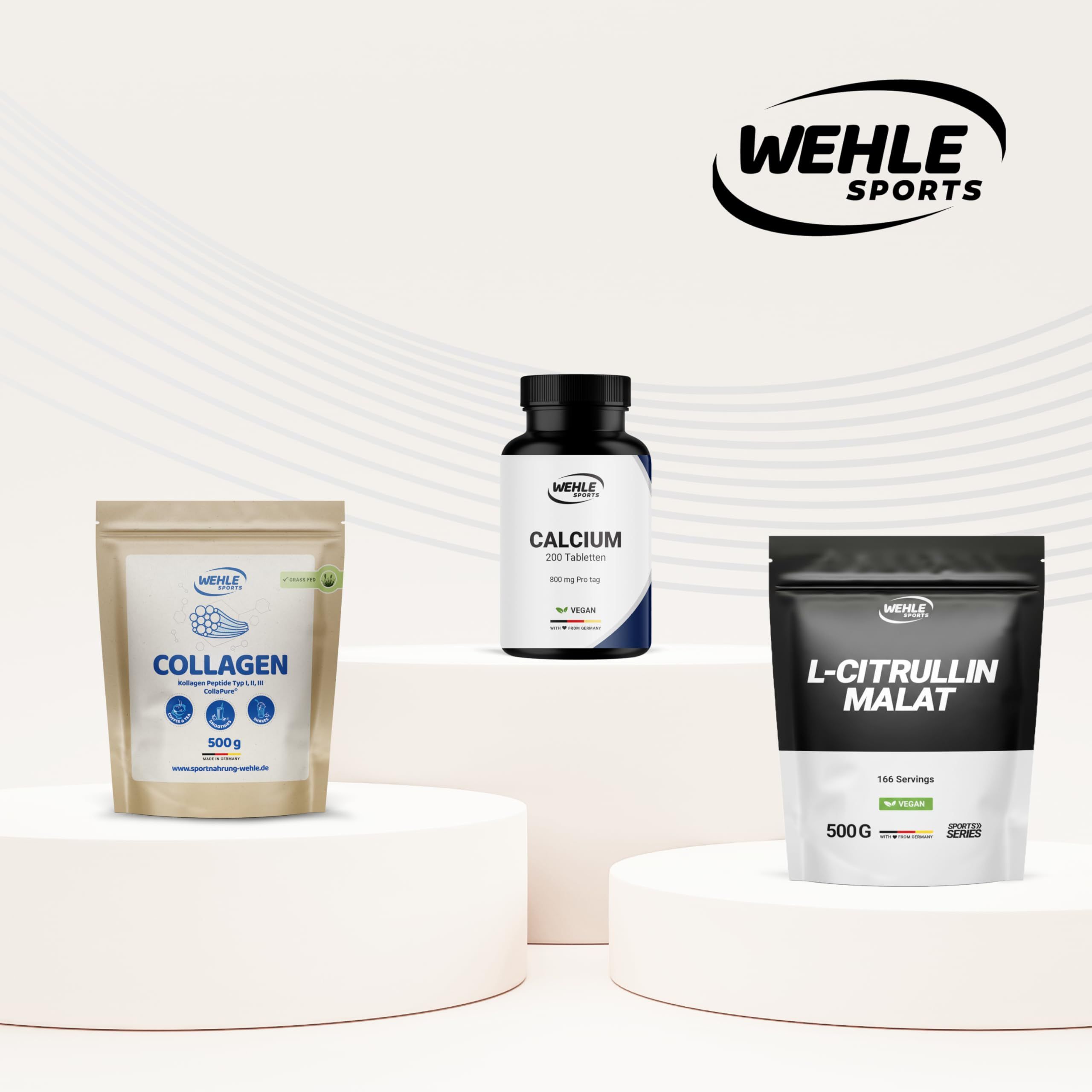 Drei Produkte: CALCIUM-Tabletten, Collagen, L-Citrullin Malat. WEHLE SPORTS Logo. Auf Podesten präsentiert.
