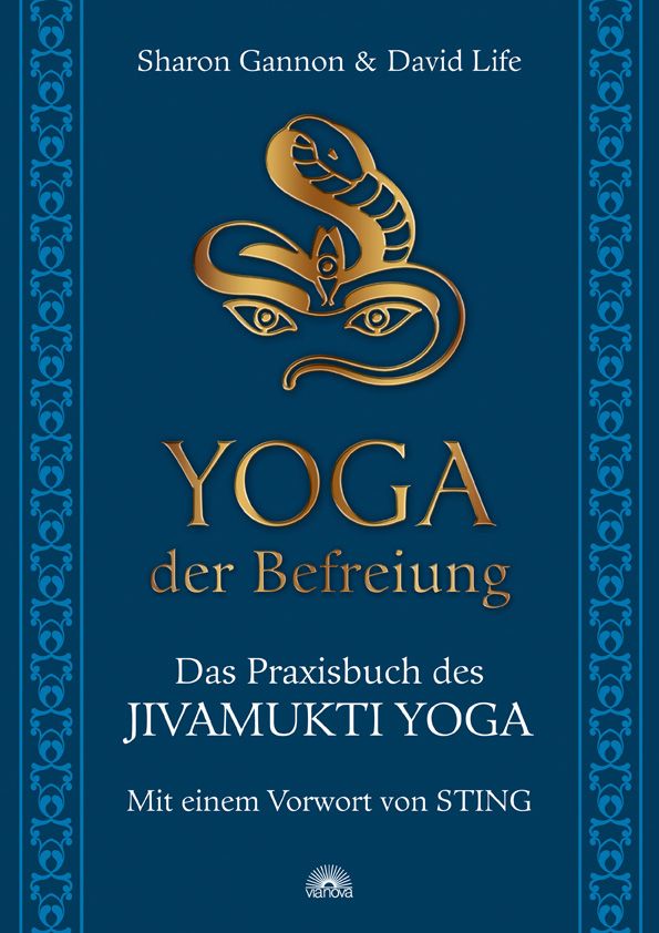 Buchcover mit blauem Hintergrund. Titel: Yoga der Befreiung. Autoren: Sharon Gannon & David Life. Mit einem Vorwort von STING. Verlag: Via Nova.