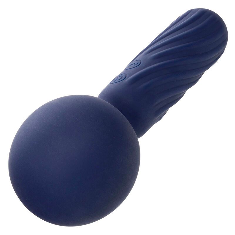 Blauer Vibrationsmassager mit Rundkopf und gewelltem Griff. Zwei Knöpfe. Auf weißem Hintergrund.