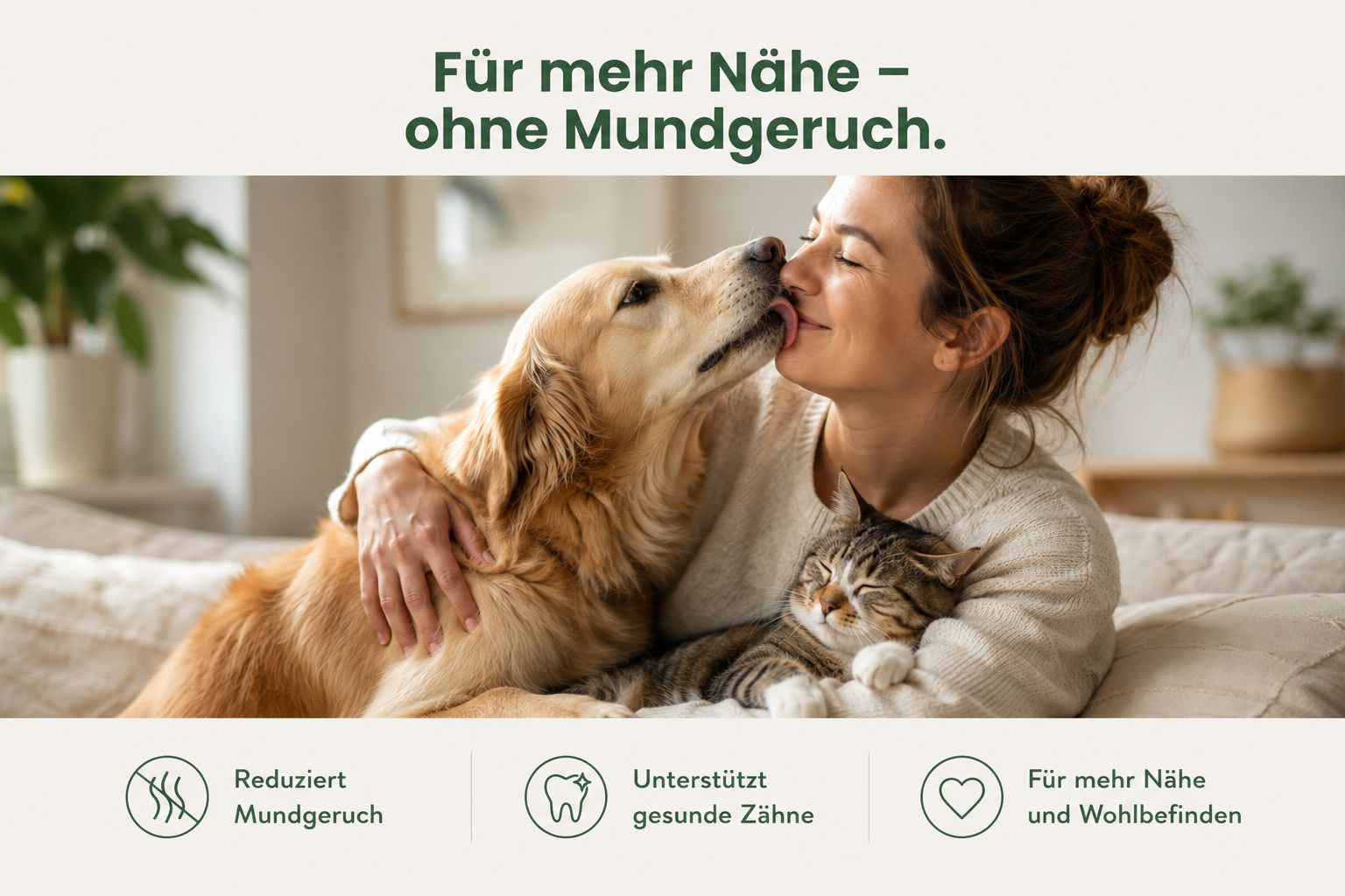 Frau mit Hund und Katze, die sich küssen. Icons für reduzierten Mundgeruch und gesunde Zähne.