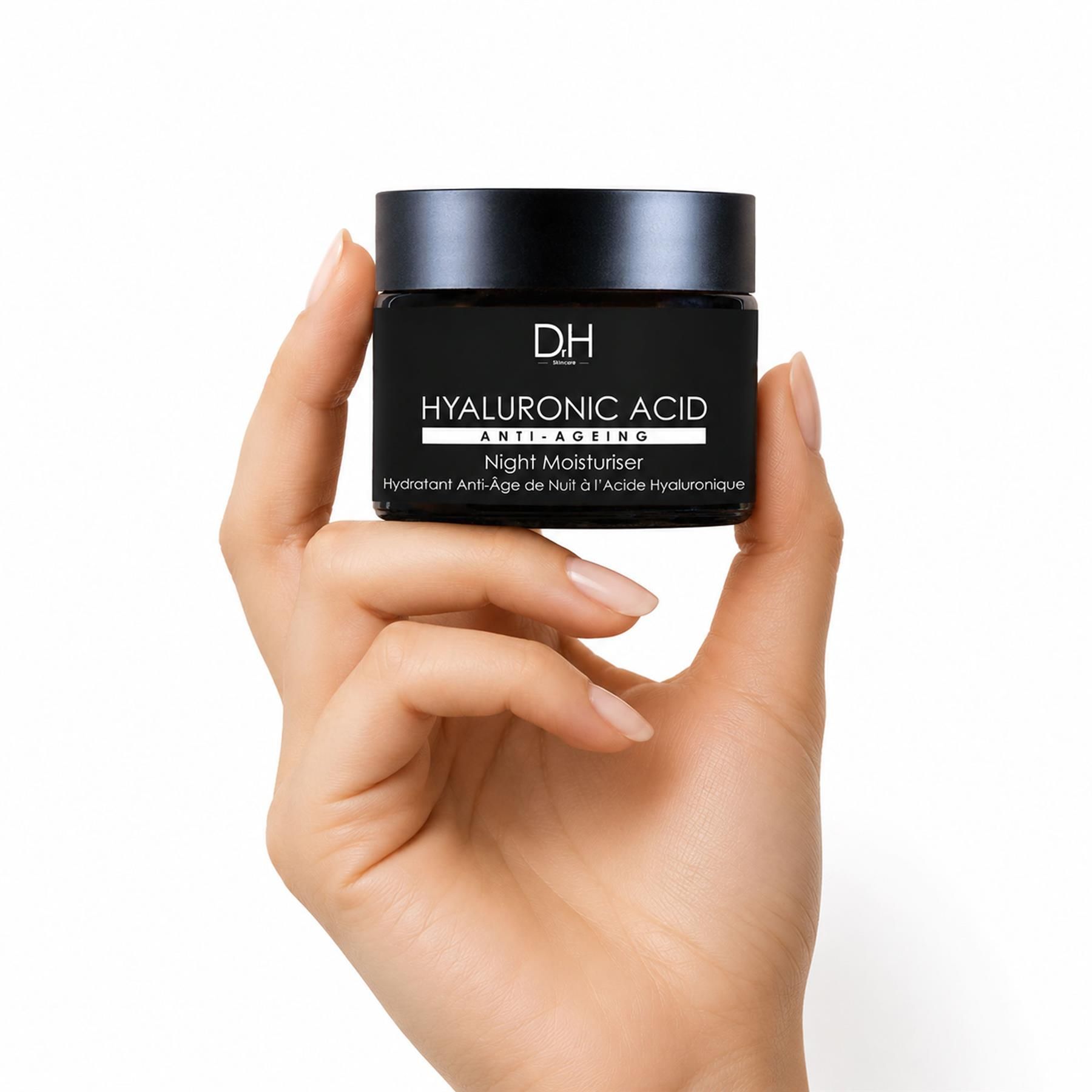 Hand hält Dr H Hyaluronsäure Anti-Aging Nachtcreme.