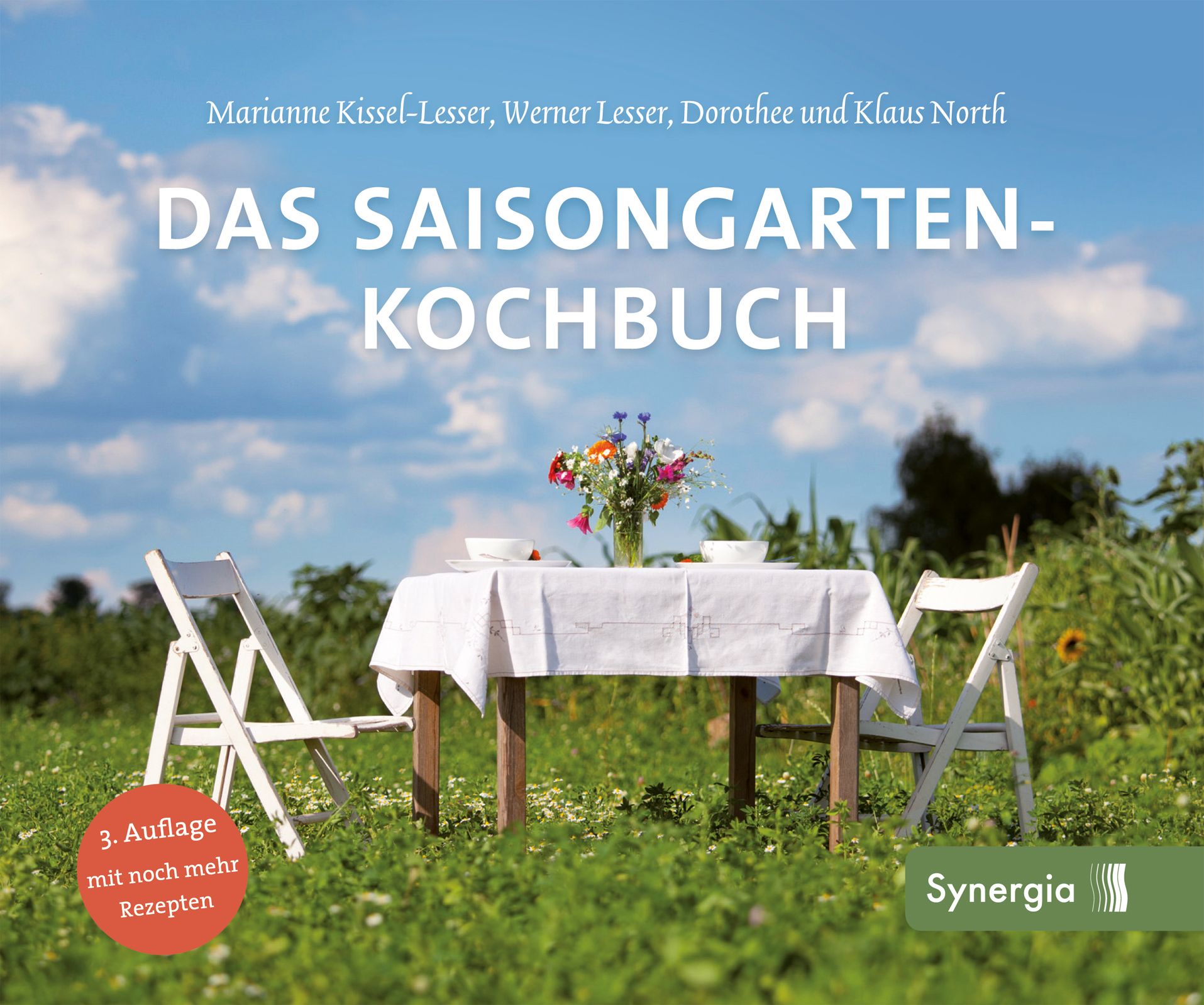 Kochbuch mit Titel 'Das Saisongarten-Kochbuch'. Auf dem Cover ein Tisch mit Blumen, Stühlen im Freien. 3. Auflage.
