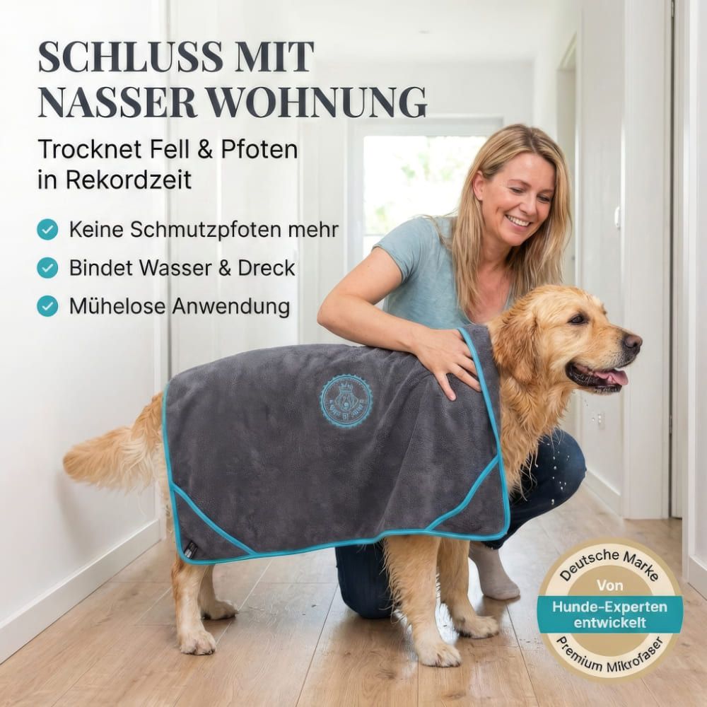 Frau trocknet einen Golden Retriever mit einem grauen Hundehandtuch. Text: Schluss mit nasser Wohnung. Deutsche Marke.
