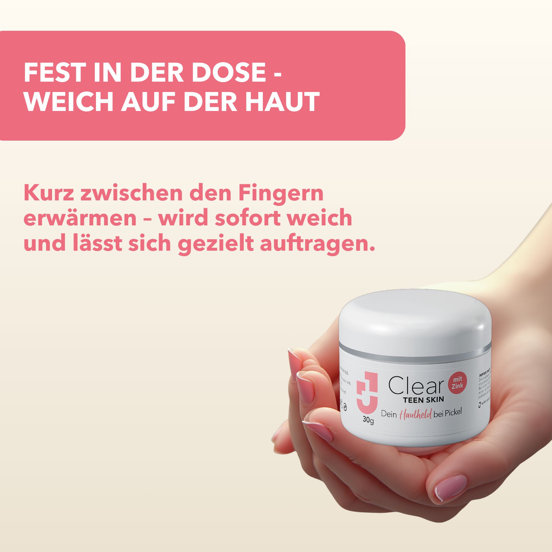 Weiße Creme-Dose, gehalten von einer Hand. Aufschrift: Clear TEEN SKIN, Dein Hautheld bei Pickel. Rosa Akzente.