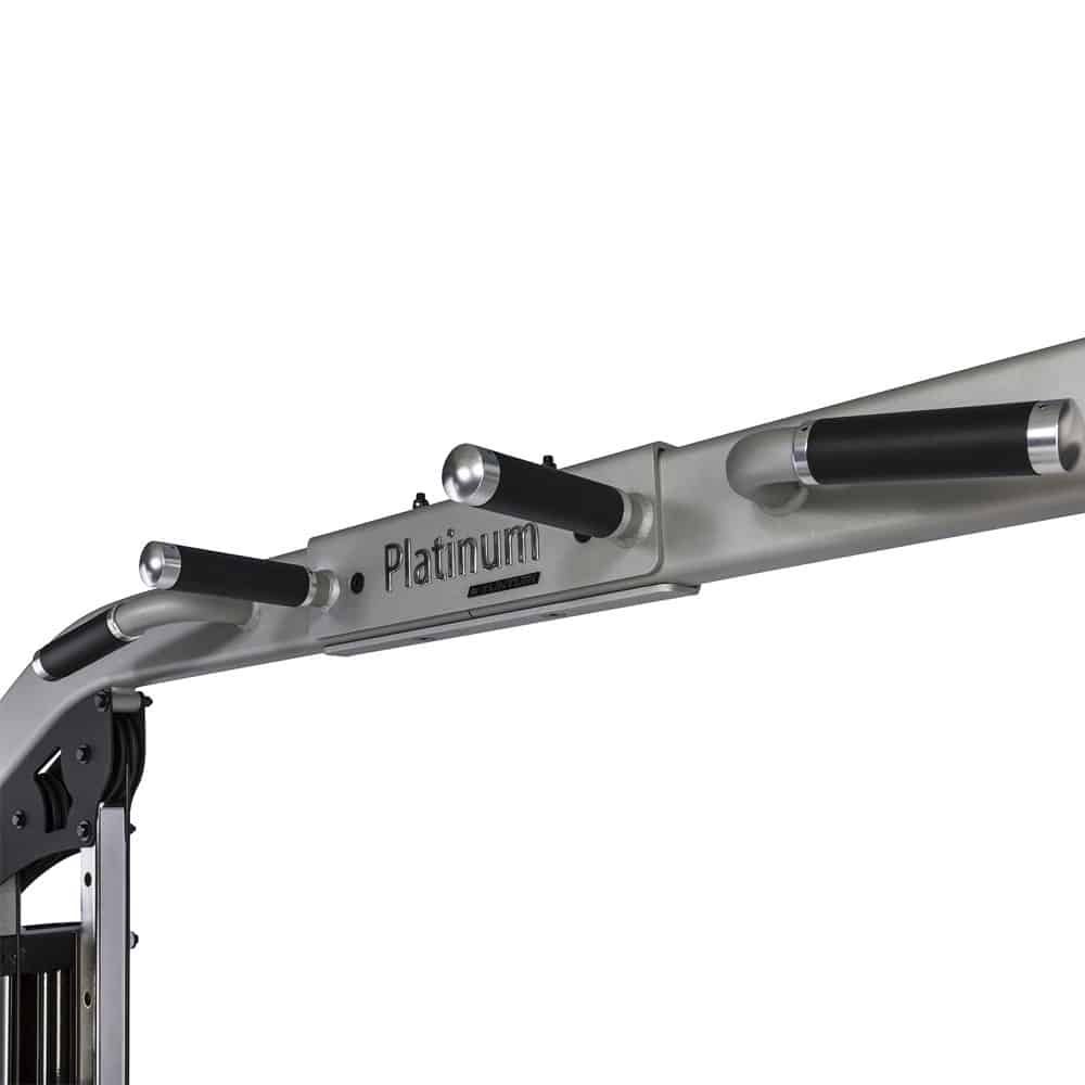 Grauer Bogen mit Griffen. Schwarze Griffe mit silbernen Enden. Text: Platinum.
