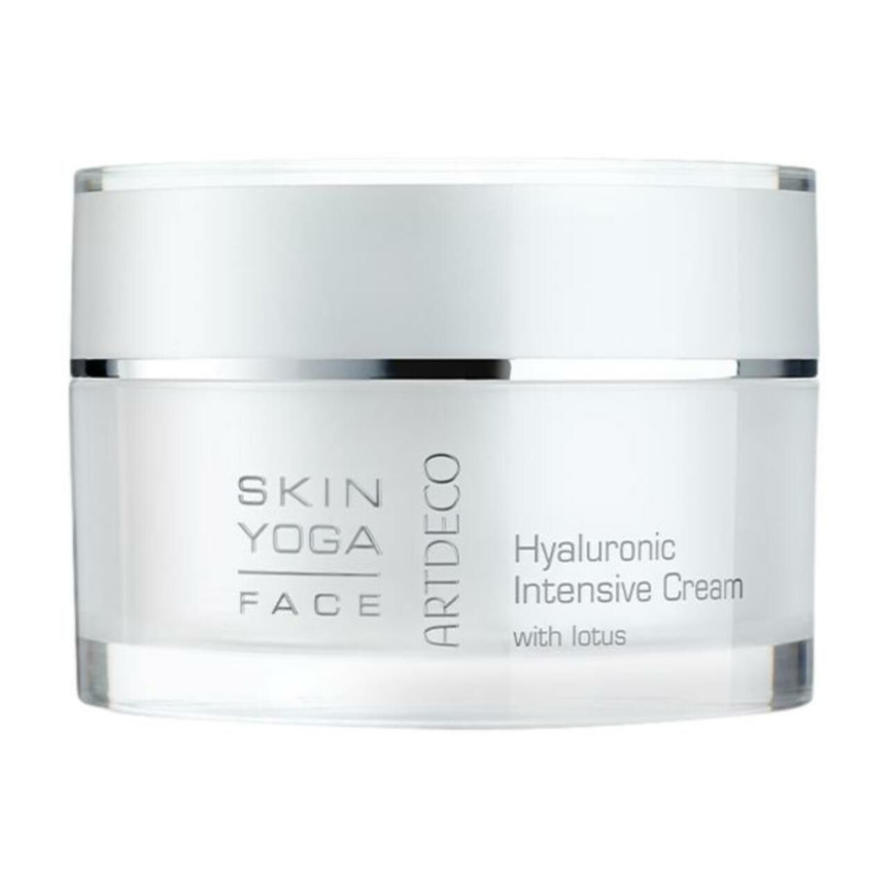 Creme-Tiegel mit Deckel. Aufschrift: Skin Yoga Face, Artdeco, Hyaluronic Intensive Cream.