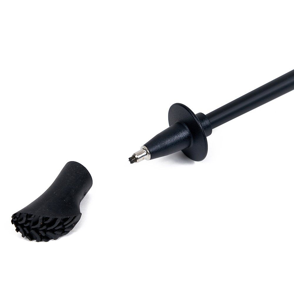 Nahaufnahme eines schwarzen Stockendes mit Spitze und abnehmbarem Gummipuffer. Der Puffer hat ein Profil.
