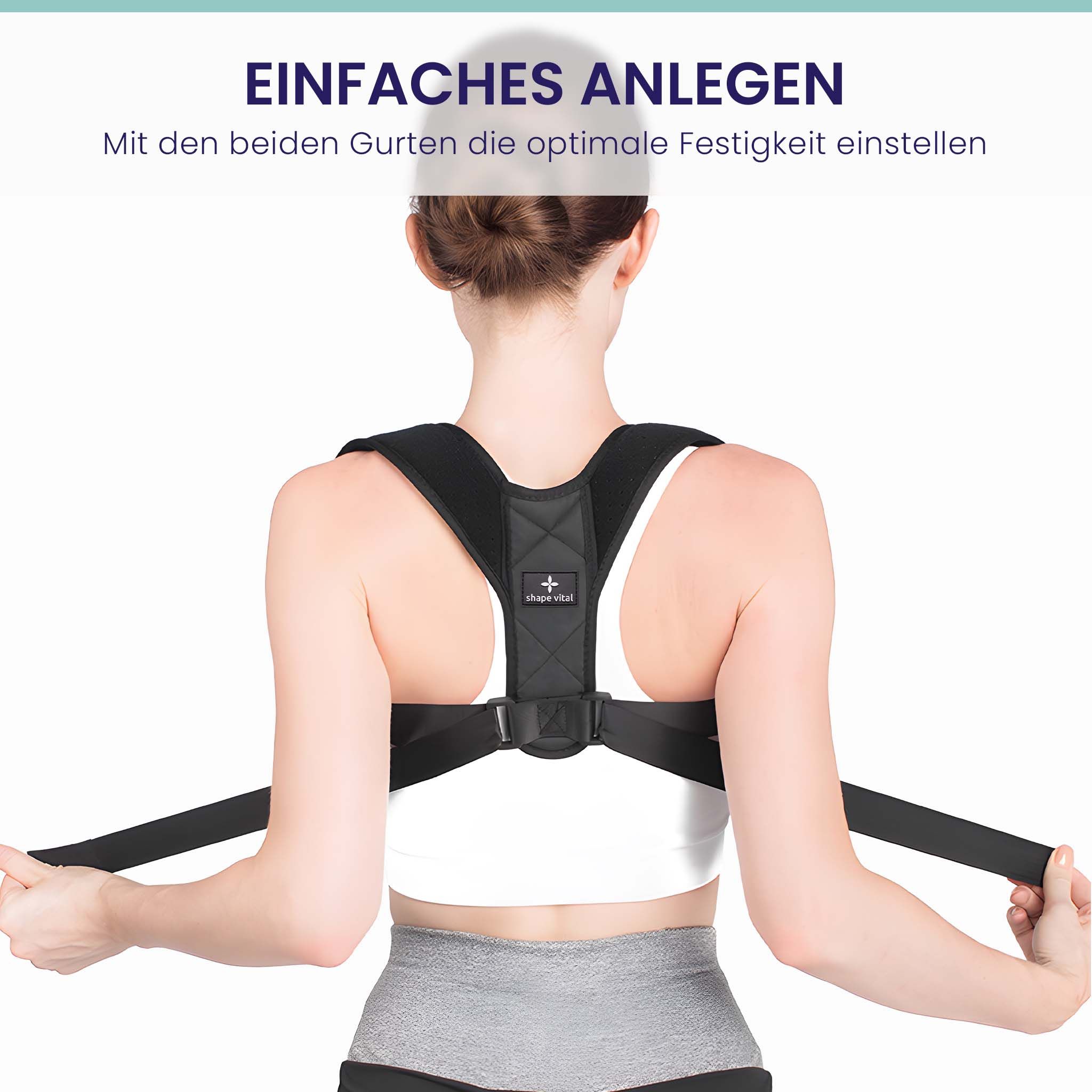 Rückansicht einer Frau mit Haltungskorrektur-Gurt, Gurte werden angepasst.