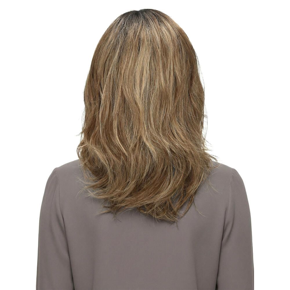 Rückansicht einer Perücke mit gewelltem, braun-blondem Haar. Der Ansatz ist dunkel.