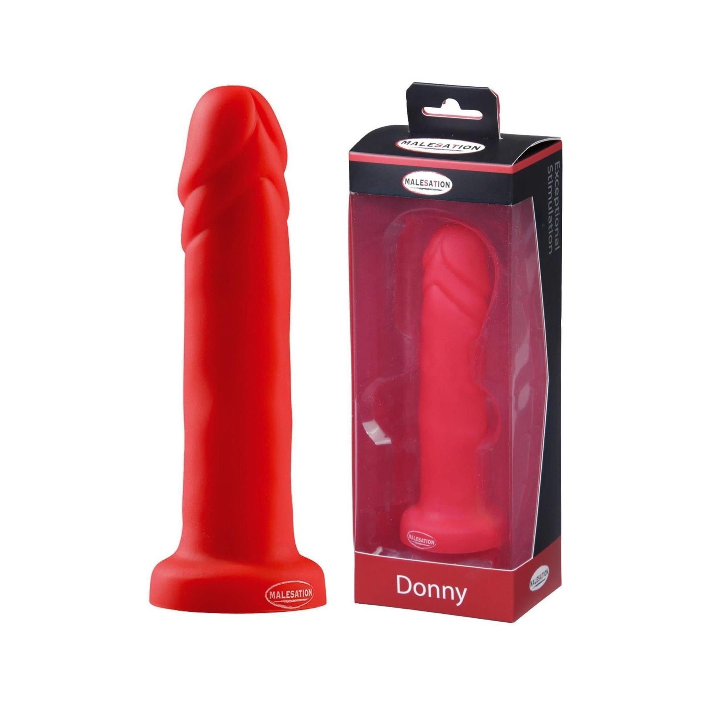Roter Dildo neben Verpackung. MALESATION Donny. Produkt in roter Verpackung. Sichtbare Produktmerkmale.
