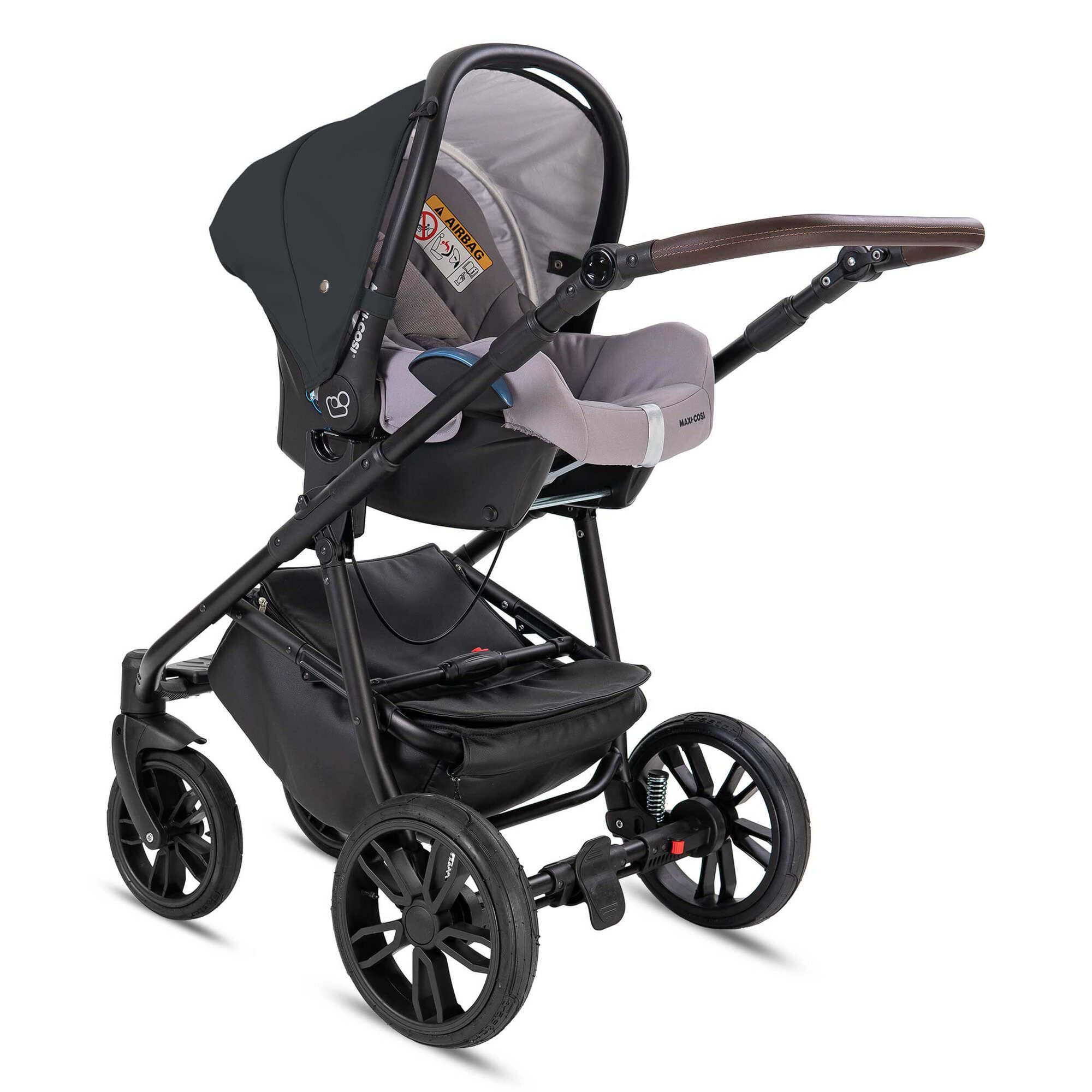 Kombikinderwagen mit Babyschale. Dunkelgrau, schwarzes Gestell, brauner Griff. Große Räder.