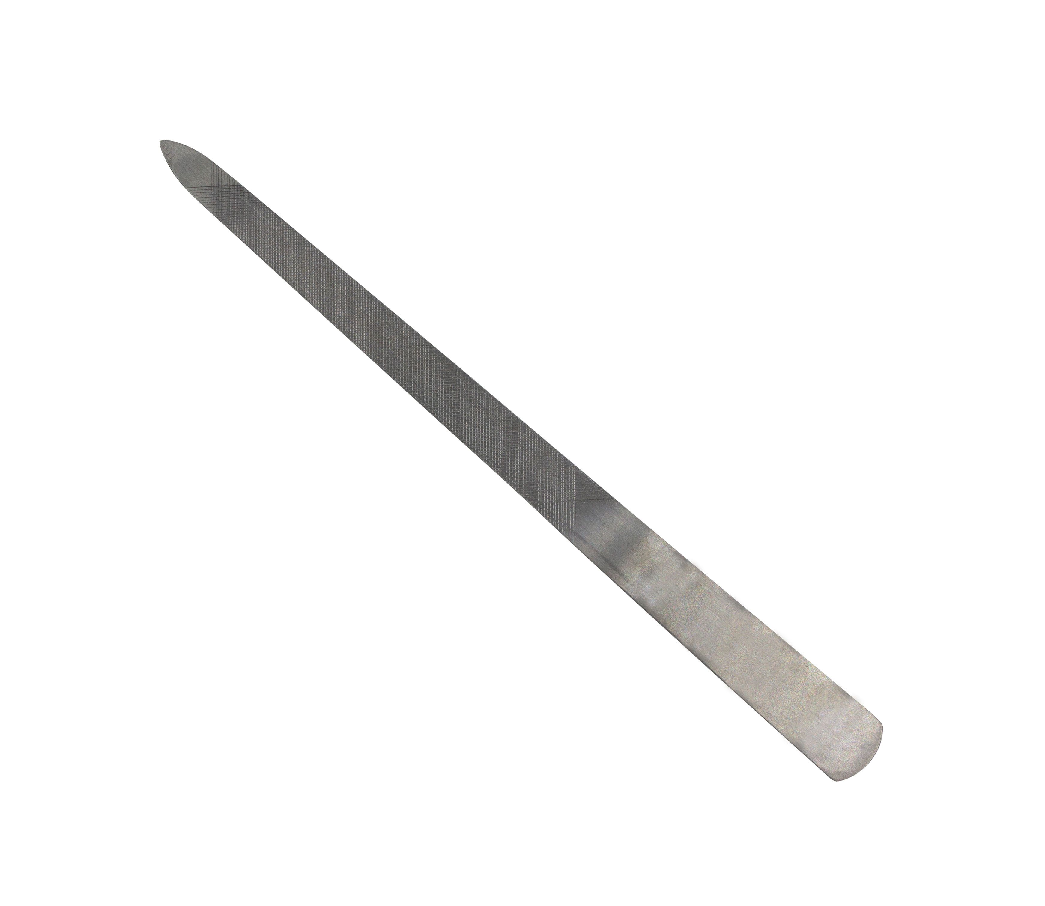 Metallfeile mit runder Spitze. Silberfarben, länglich, mit geriffelter Oberfläche. Die Spitze ist abgerundet.