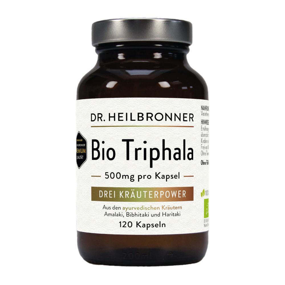 Braune Glasflasche mit Kapseln. Aufschrift: Bio Triphala, 500mg pro Kapsel, 120 Kapseln. Bio-Siegel. Drei Kräuterpower.