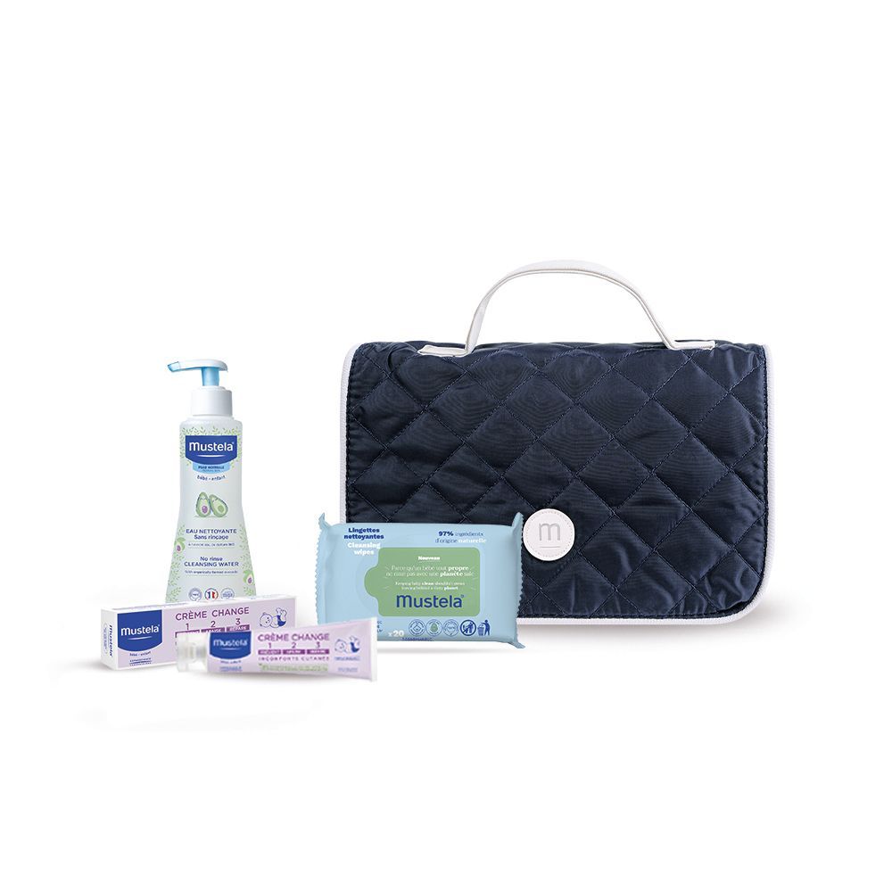 Borsa cosmetica blu scuro con manico, piena di prodotti. Include salviette, crema e lozione. Marchio Mustela.