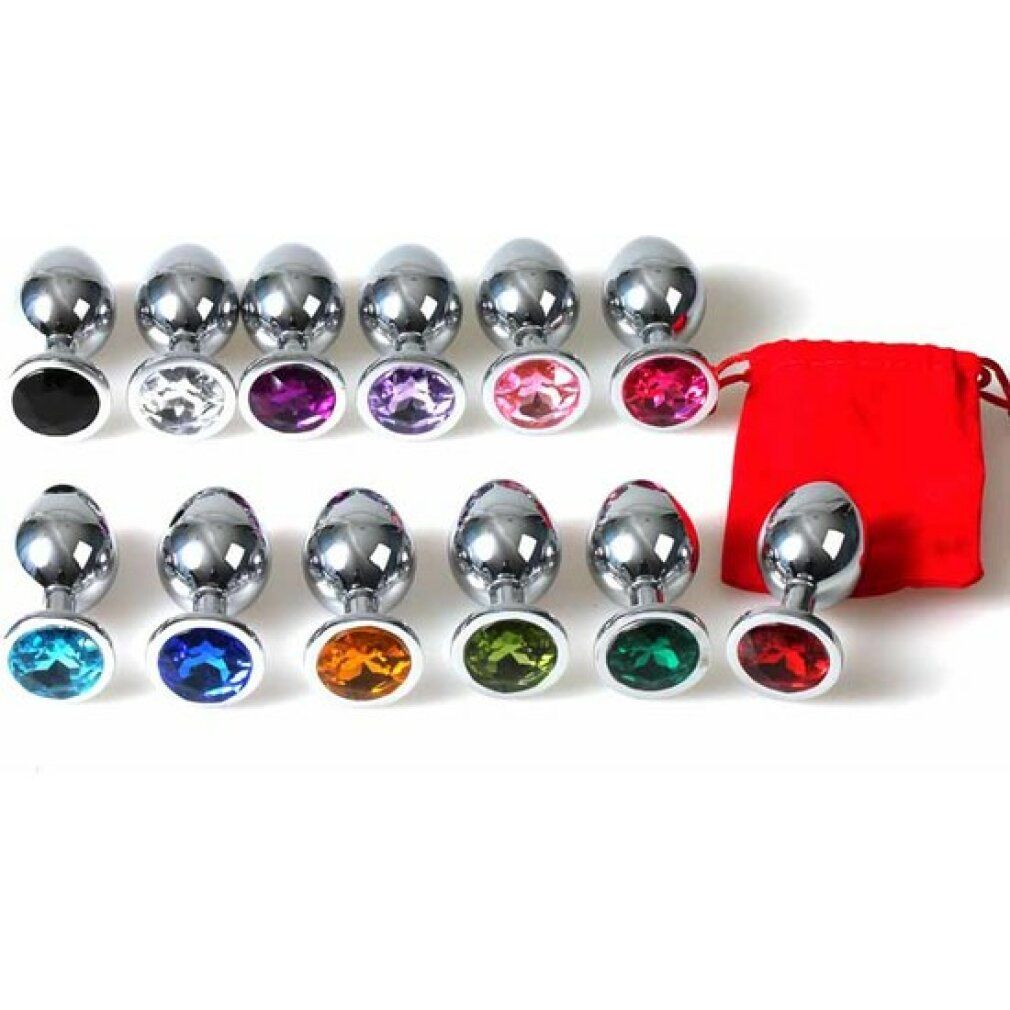 Mehrere Analplugs mit ovalen, farbigen Kristallen. Silberfarbener Schaft. Roter Beutel.