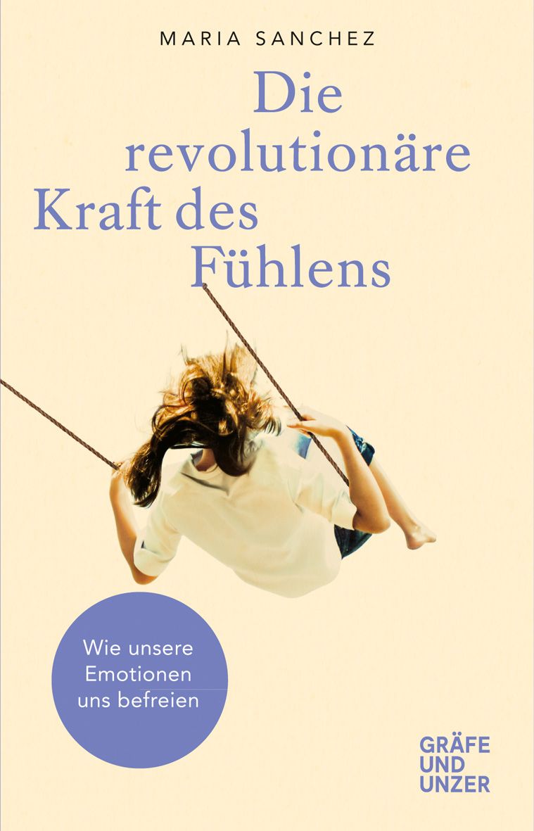 Buchcover mit Titel: Die revolutionäre Kraft des Fühlens. Autor: Maria Sanchez. Eine Person schwingt auf einer Schaukel. Verlag: Gräfe und Unzer.