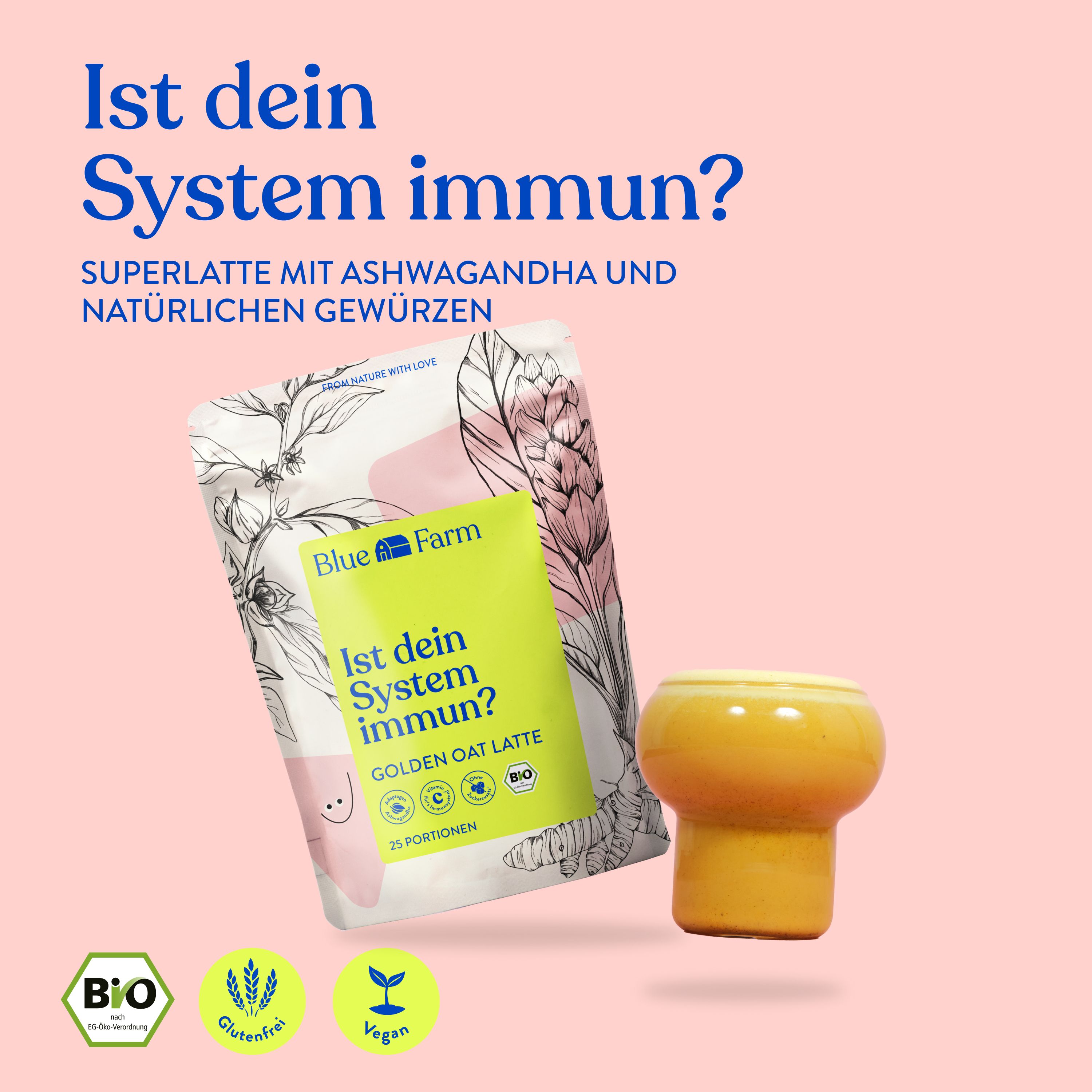 Produktverpackung und Getränk in einem Glas. Aufschrift: "Ist dein System immun?" und "Golden Oat Latte". Bio-Siegel.