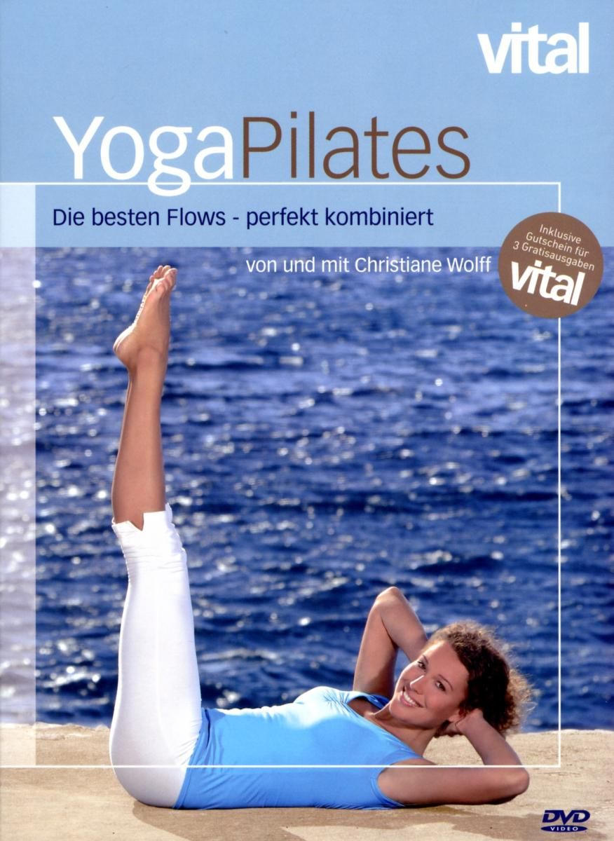 DVD "Yoga Pilates-Vital". Frau in Sportkleidung auf dem Rücken, Beine hoch. Meer im Hintergrund. Titel und Logo sichtbar.
