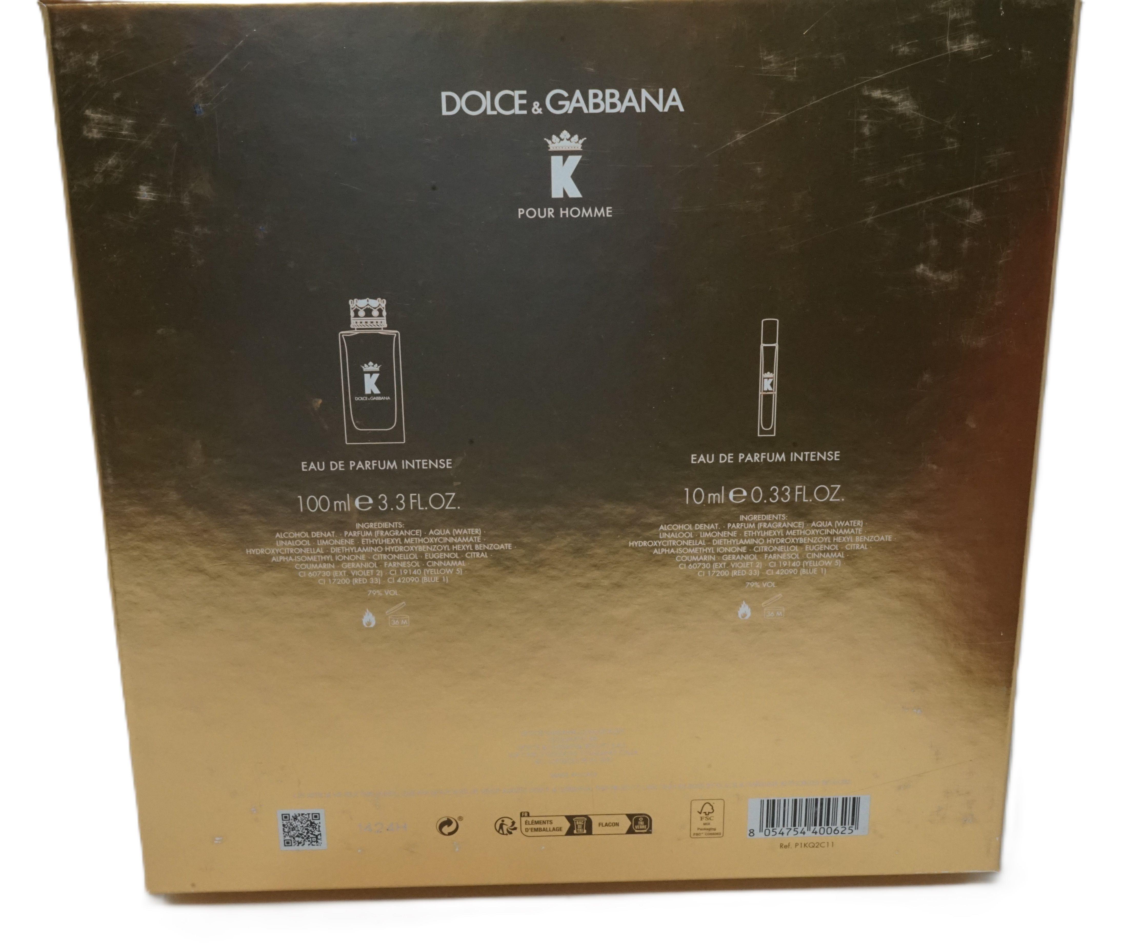 Goldfarbene Geschenkbox mit zwei Parfümflaschen. Aufschrift: Dolce & Gabbana, K Pour Homme. Details: Eau de Parfum Intense.