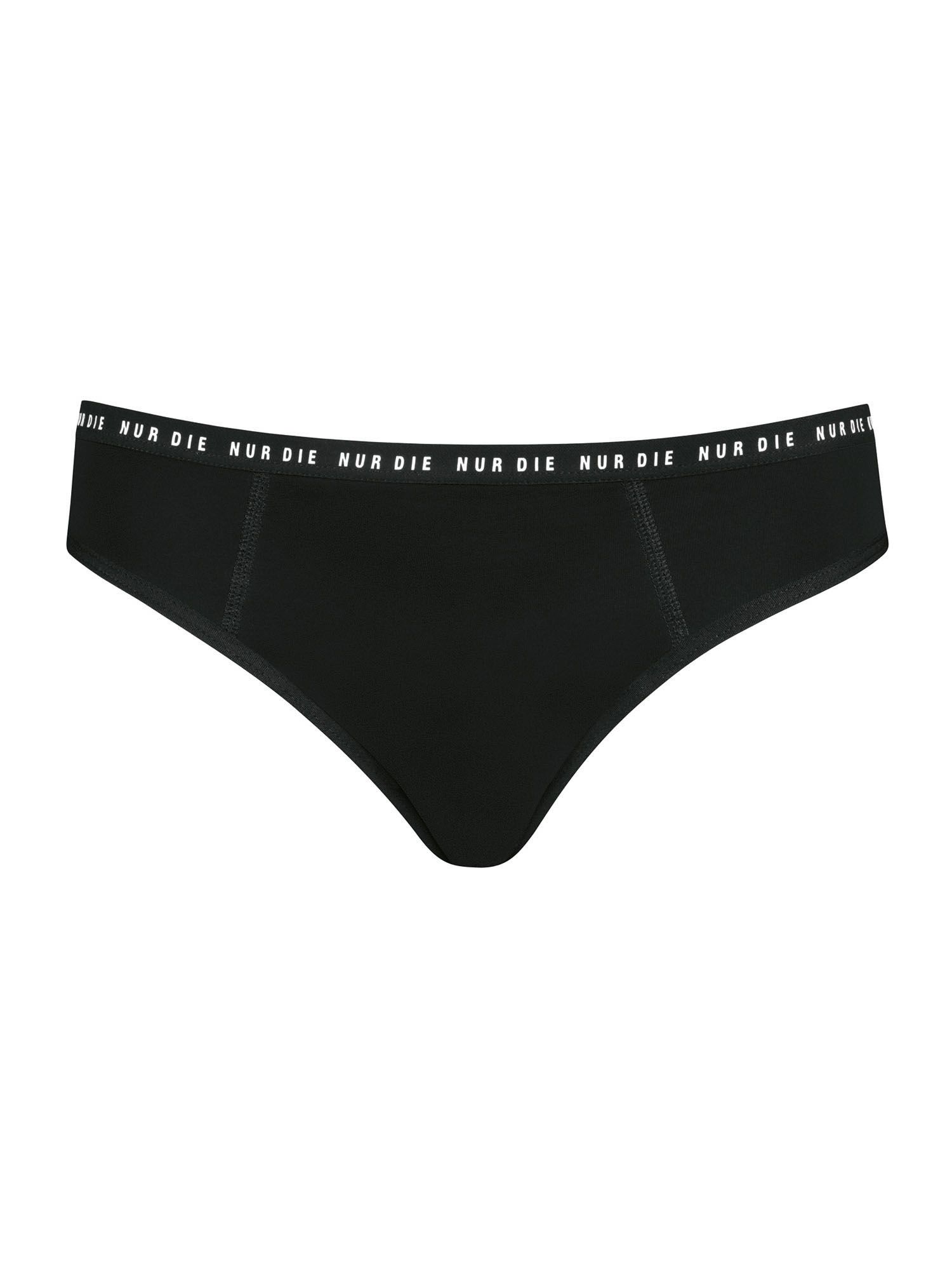 Schwarzer Slip, Vorderseite. Weißer Logo-Schriftzug am Bund. Nahtdetails. Blick von vorne.