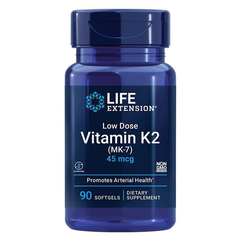 Blaue Flasche mit Vitamin K2-Softgels. Aufschrift: LIFE EXTENSION, Low Dose Vitamin K2 (MK-7), 45 mcg, 90 Softgels, Nahrungsergänzungsmittel.