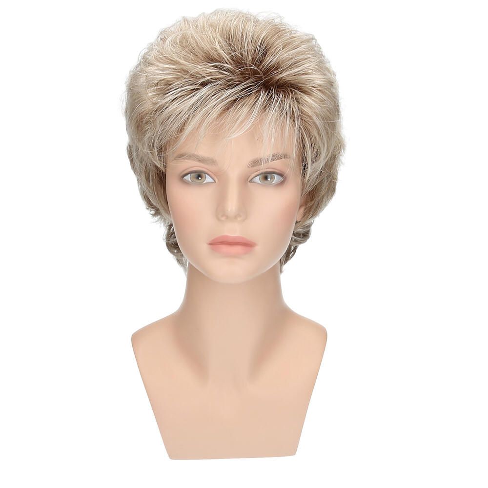 Perücke Mia von Lofty, blond-braun, auf einem Schaufensterkopf. Frontansicht.