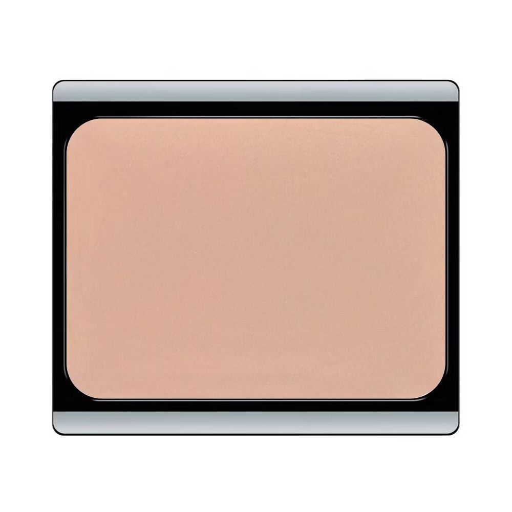 Kompakte Camouflage-Creme in einem schwarzen Behälter. Helle, beige Farbe.