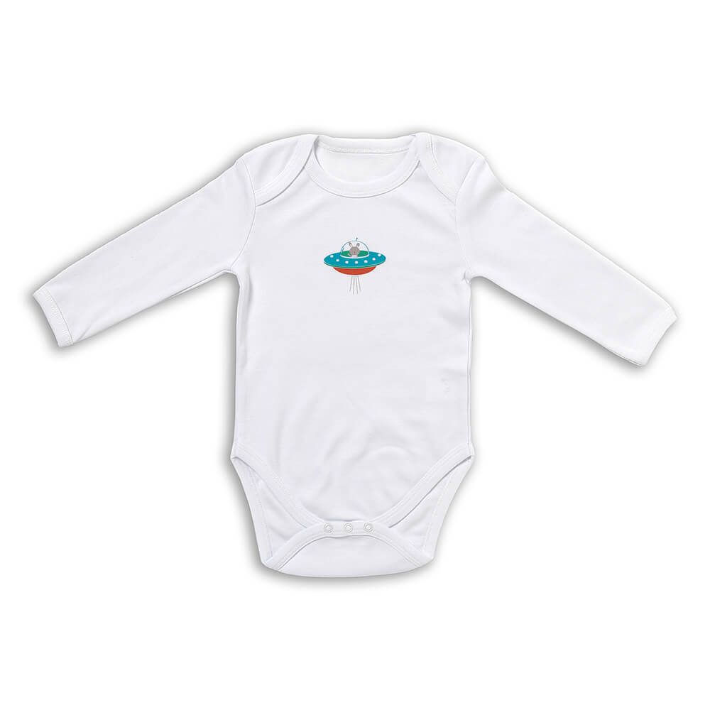 Weißer Baby-Body mit langen Ärmeln. Auf der Brust ein Raumschiff-Motiv. Baumwolle.