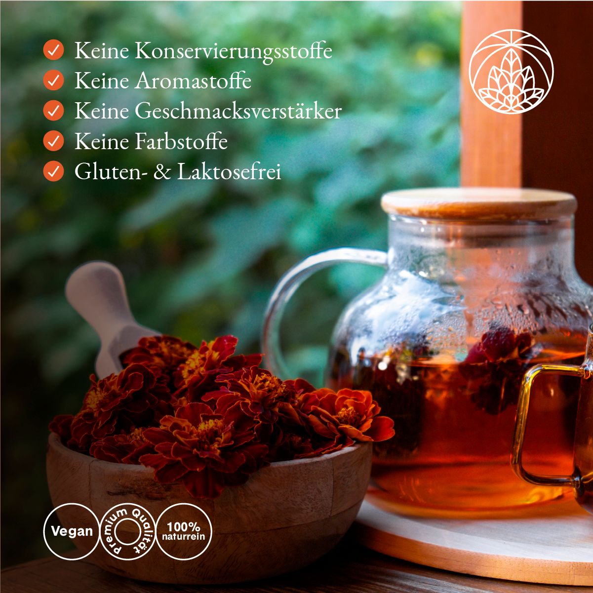 Glasbehälter mit Ringelblumenblüten. Holzschale mit Blüten. Text: Vegan, Premium Qualität, 100% naturrein.