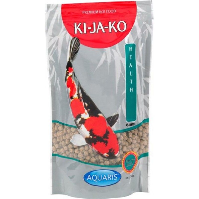 Verpackung mit Koi-Futter. Aufdruck: KI-JA-KO, Koi-Fisch, 6mm, AQUARIS. Roter und weißer Hintergrund.