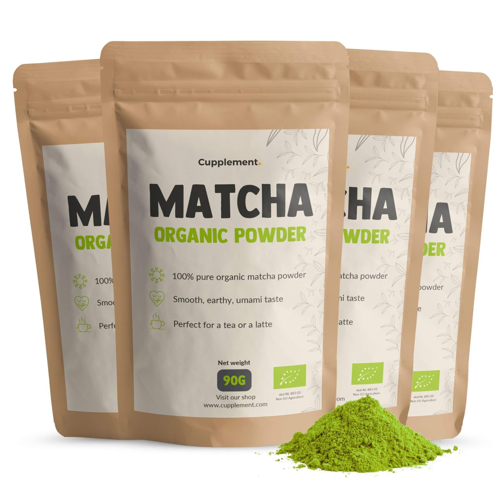 Matcha-Pulver-Multipack. Vier Beutel mit Matcha-Pulver, braune Verpackung, grüne Schrift, Bio-Siegel.