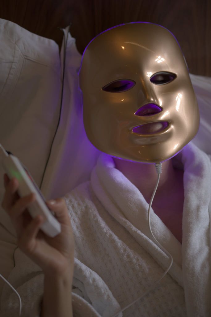 GOLDENE LED-LICHTTHERAPIEMASKE-PALOMA BEAUTIES
