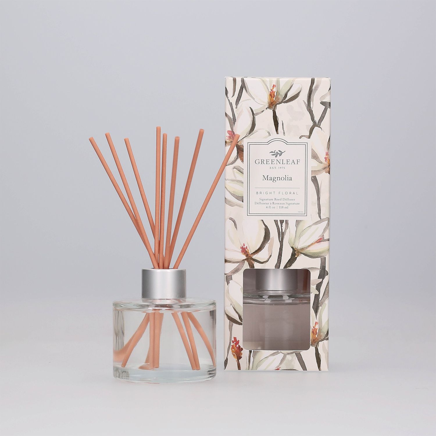Greenleaf Magnolia Reed Diffuser in Glasflasche mit Holzstäbchen und Verpackung.
