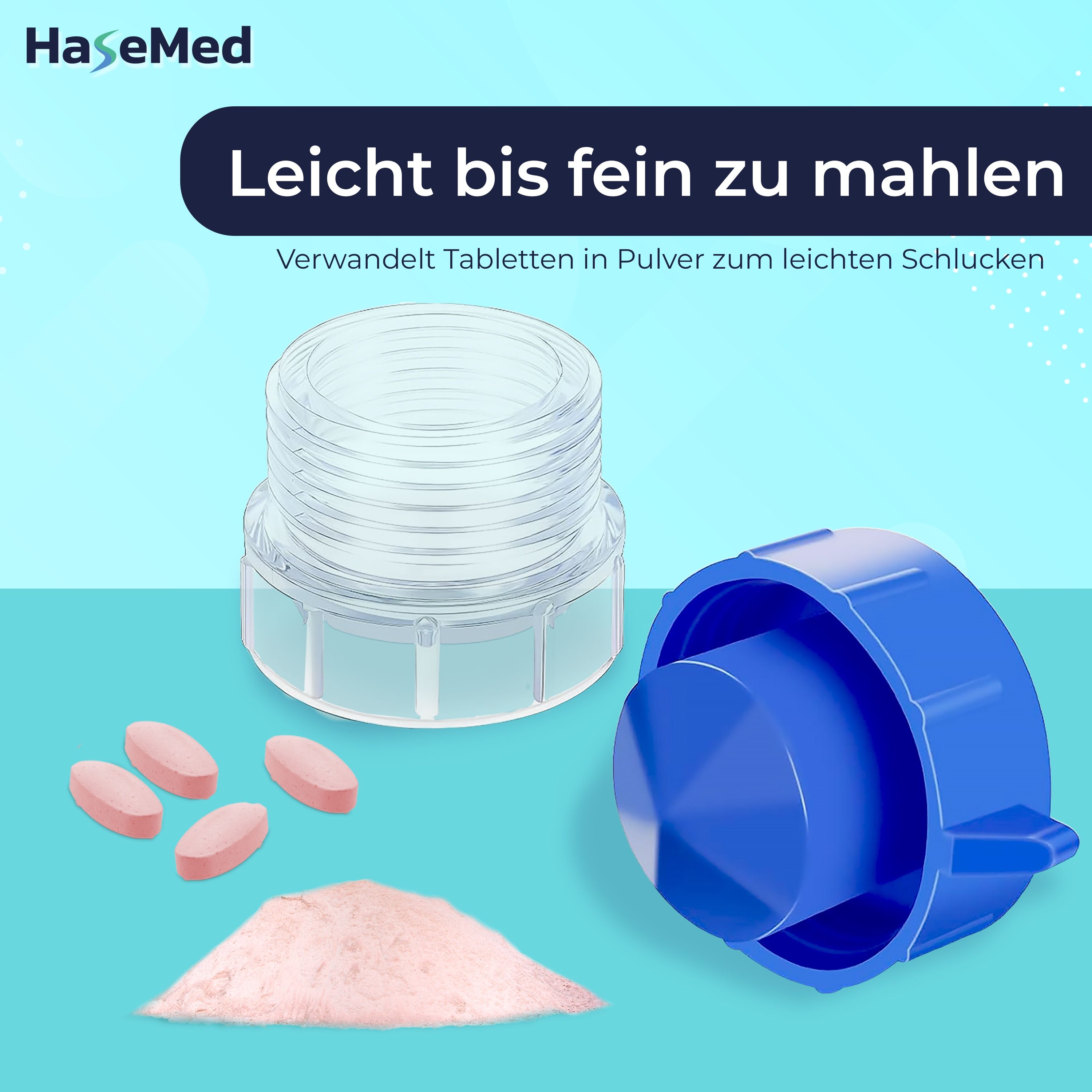 Tablettencrusher mit blauem Deckel und transparentem Behälter. Tabletten und Pulver daneben. Leicht bis fein zu mahlen.