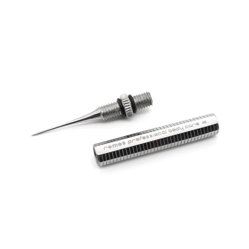Zahnstocher mit gerader, abschraubbarer Spitze, Metall. Spitze und Griff getrennt. Griff mit Schriftzug.