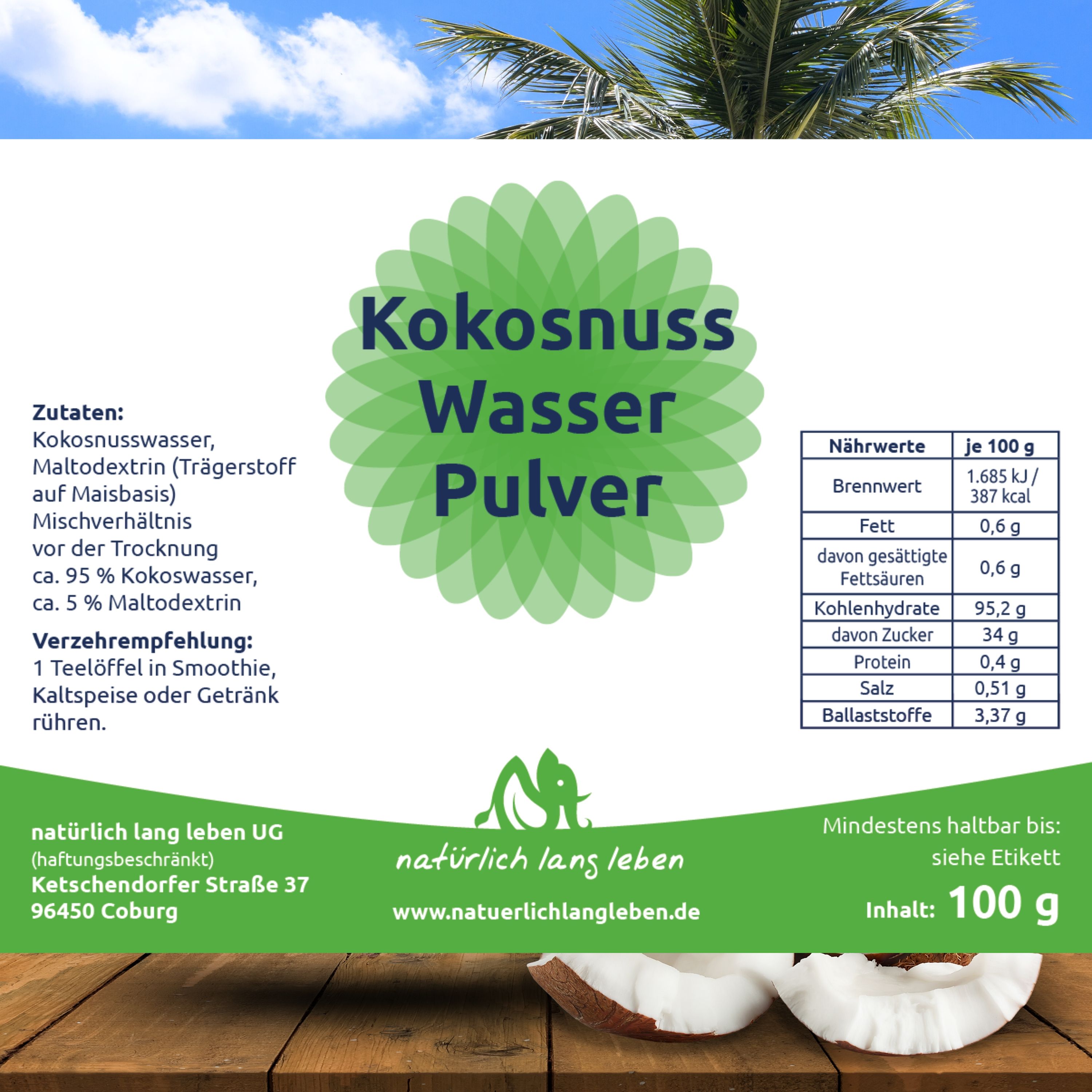 Nahaufnahme des Etiketts einer Kokosnuss Wasser Pulver Verpackung. Zutaten, Nährwerte, Verzehrempfehlung, Logo und Schriftzug: natürlich lang leben.