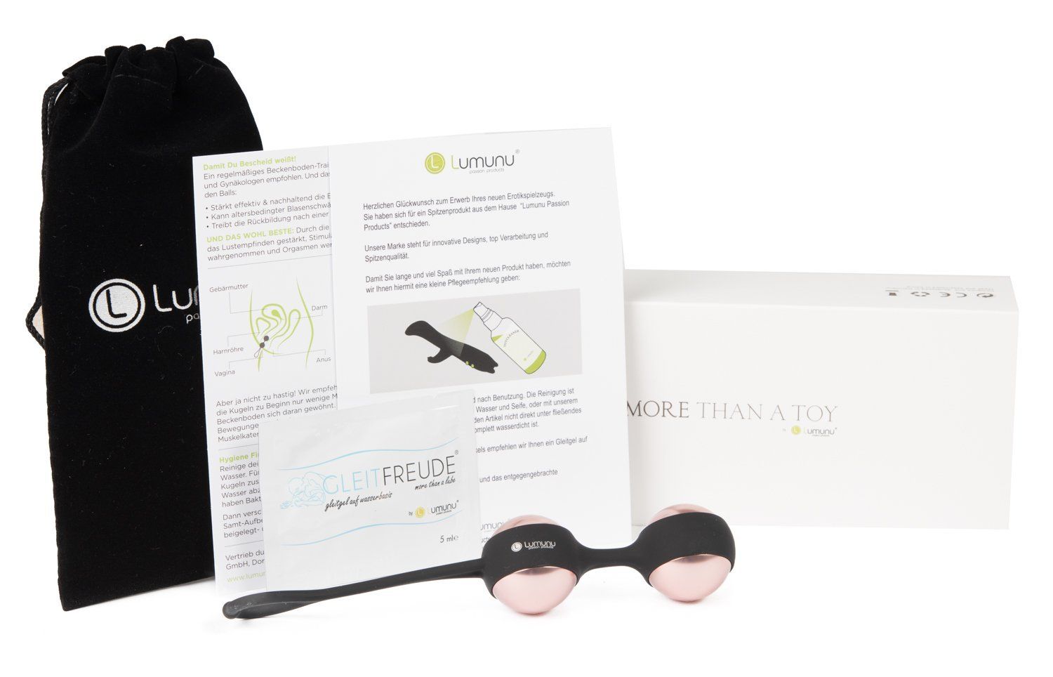 Produkt-Set mit zwei Kugeln, Beutel, Broschüre und Box mit Aufschrift "MORE THAN A TOY".