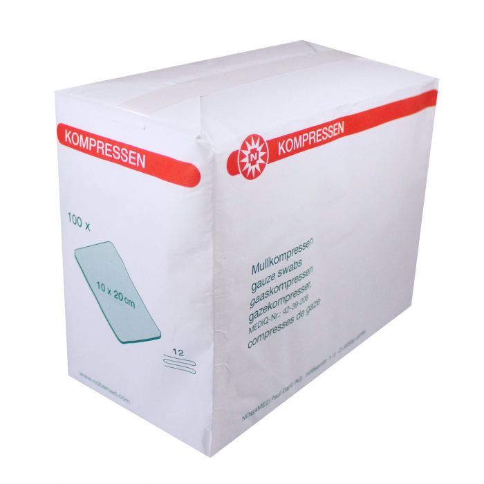 Weiße Verpackung mit roter Schrift: KOMPRESSEN. Enthält Mullkompressen. Größe: 10 x 20 cm. 100 Stück. Aufschrift: gauze swabs, gaaskompres.