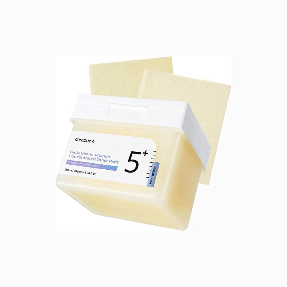 Behälter mit Toner-Pads, daneben Pads. Aufschrift: Numbuzin, 5+. Aufhellend & feuchtigkeitsspendend.