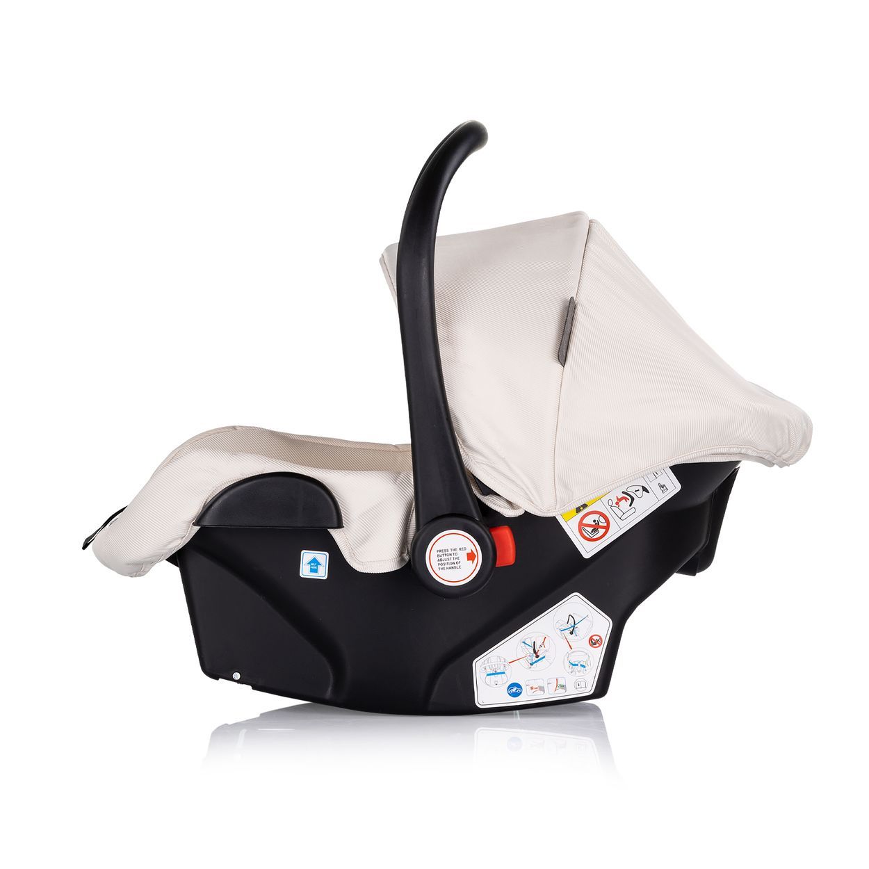 Baby-Autositz in Beige mit schwarzem Gestell und Sitzverkleinerer.