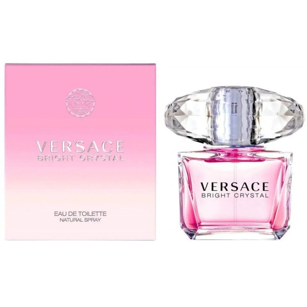 Versace Bright Crystal Eau de Toilette. Rosa Flakon mit Kristallverschluss und rosa Verpackung. Schriftzug Versace.