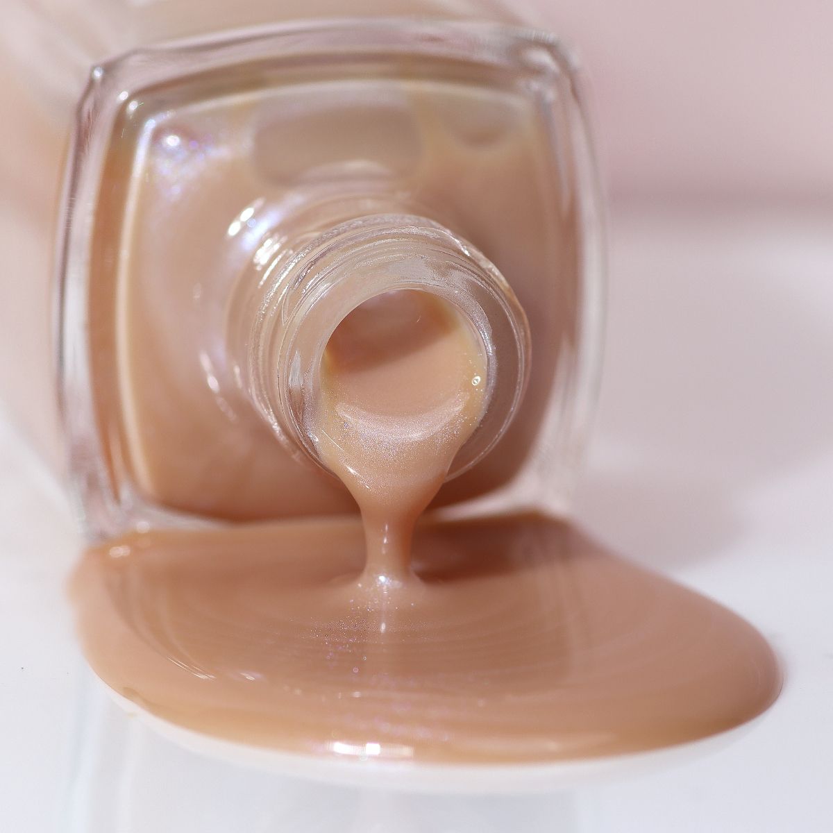 LONDONTOWN kur Illuminating Nail Concealer Nagelaufheller Bare