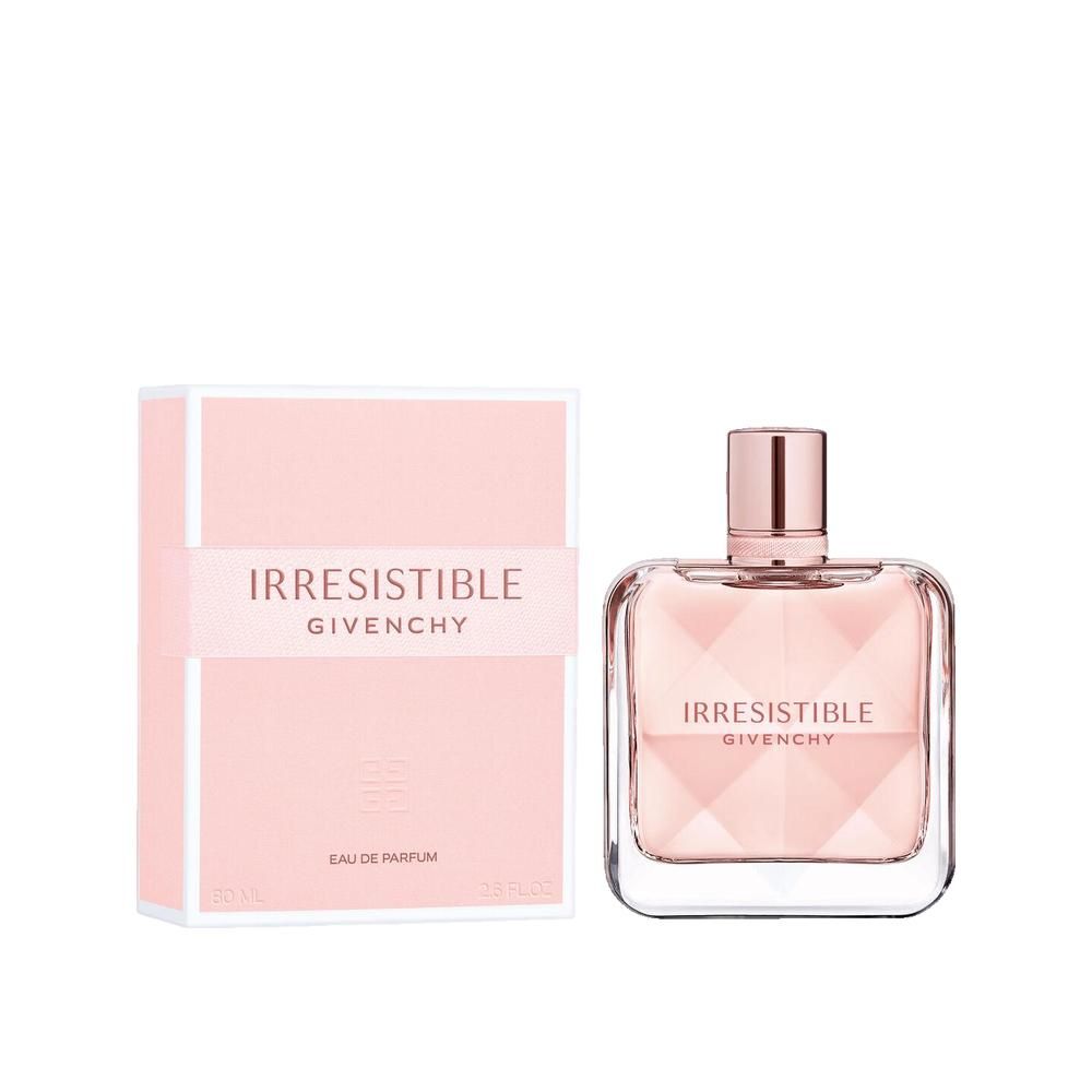 Parfümflakon und Verpackung. Flakon mit rosa Flüssigkeit. Quadratische Form. Aufschrift: Irresistible Givenchy. Verpackung rosa.
