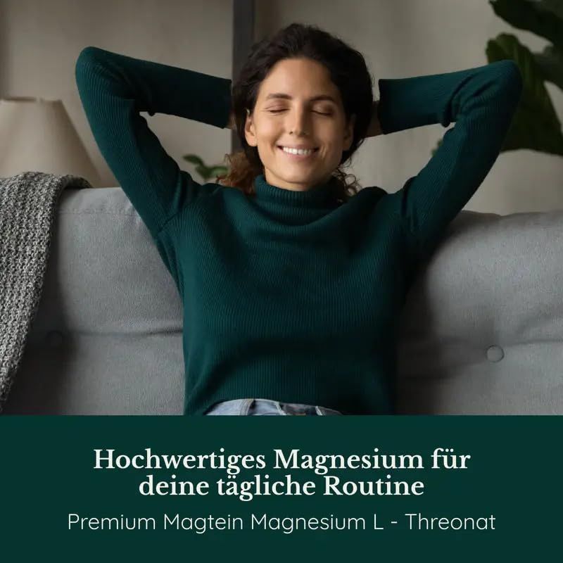 Frau entspannt sich auf Sofa. Text: Hochwertiges Magnesium für deine tägliche Routine. Premium Magtein Magnesium L-Threonat.